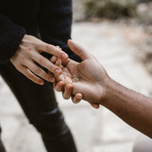 a woman hand a man her wedding ring, common law separation in ontario, common law division of property in etobicoke, family lawyer near me, etobicoke divorce lawyer